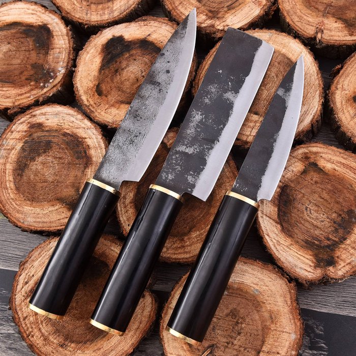 Køkkenkniv - Chef's knife - Sort g 10 og messing bolster Smedet stål - Nordamerika