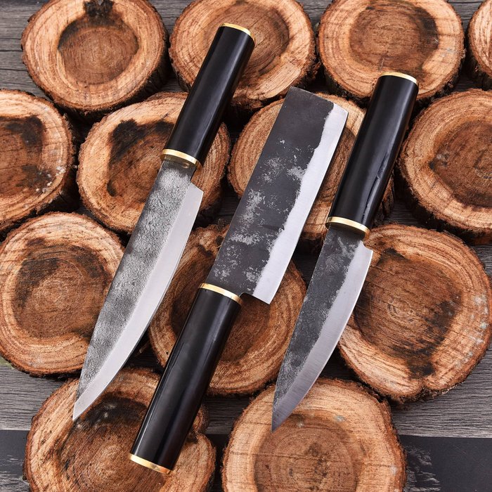 Køkkenkniv - Chef's knife - Sort g 10 og messing bolster Smedet stål - Nordamerika