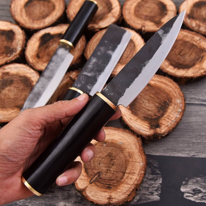 Køkkenkniv - Chef's knife - Sort g 10 og messing bolster Smedet stål - Nordamerika