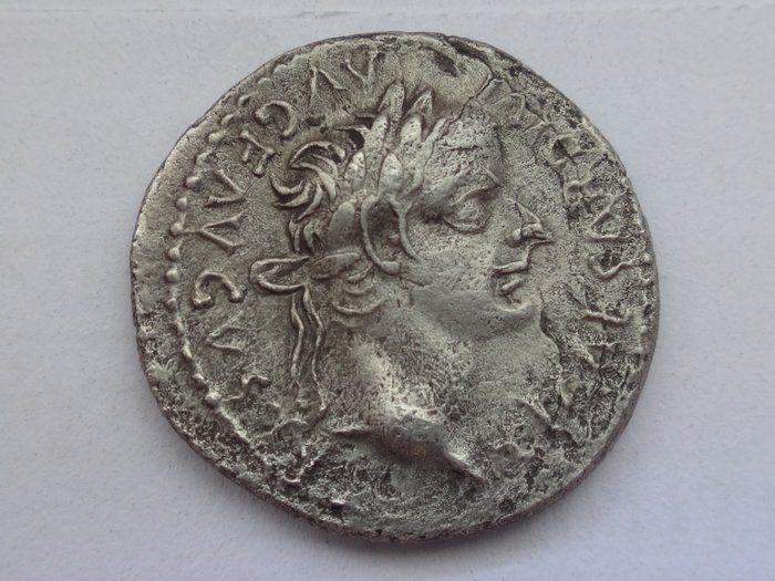 Romarriket Tiberius (AD 14-37) Denarius Lugdunum - 'Tribute Penny' type