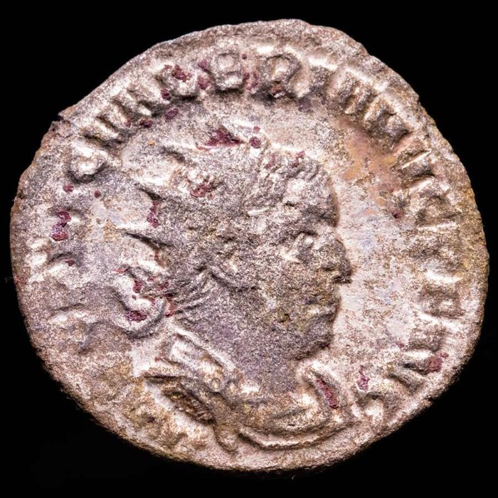 Romarriket. Lot comprising eight (8) AE coins:. Antoninianus, Follis, Maiorinas. Maximinus I, Valerianus I, Tetricus I, Tetricus II (2), Constantinopolis and Constans and Roman  (Ingen mindstepris)