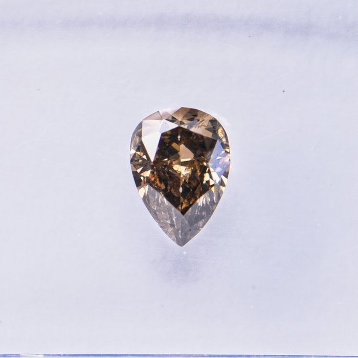 Ingen mindstepris - 1 pcs Diamant  (Naturfarvet)  - 038 ct - Pære - Fancy dark Brun Grønlig Gul - SI2 - International Gemological Institute (IGI)