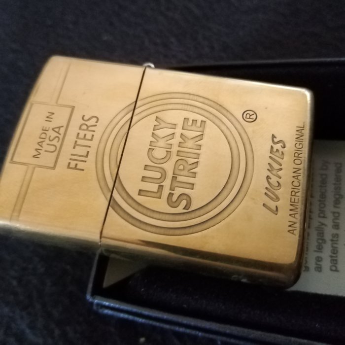 Zippo - Lucky Strike - both sides - armor case - golden brass - Lommelighter - Stål (rustfrit)