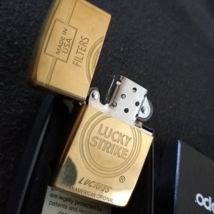 Zippo - Lucky Strike - both sides - armor case - golden brass - Lommelighter - Stål (rustfrit)