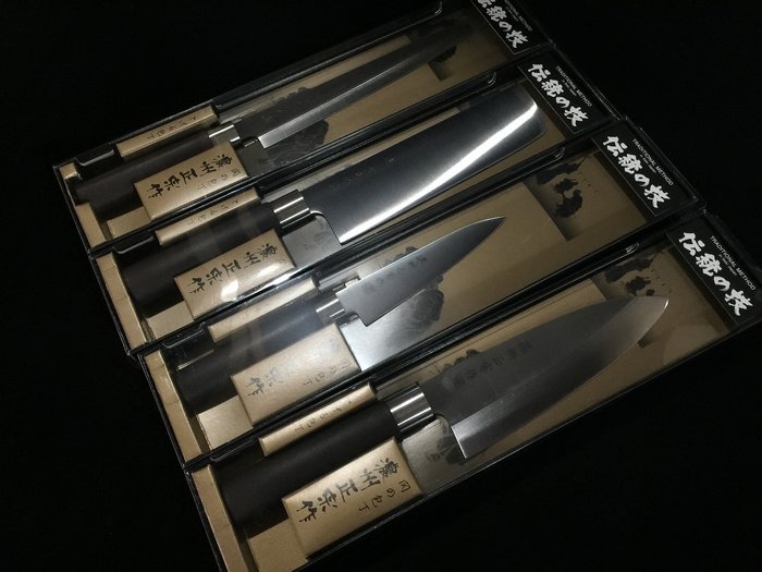 正宗 MASAMUNE / Set of 4 / 菜切 NAKIRI 出刃 DEBA 柳刃 YANAGIBA ペティ PETTY - Køkkenkniv -  Japansk køkkenkniv - Stål, Træ - Japan