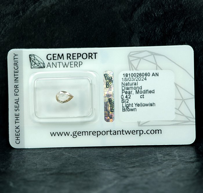 Ingen mindstepris - 1 pcs Diamant  (Naturfarvet)  - 042 ct - Light Gullig Brun - SI2 - Gem Report Antwerp (GRA)