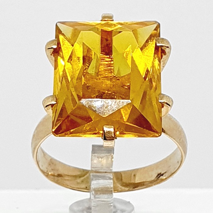 Ring - 18 kraat Gulguld -  6.00ct. tw. Spinel