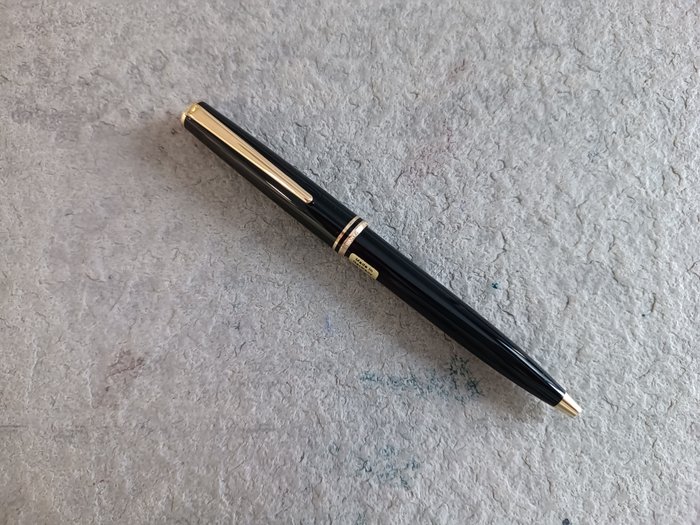 Montblanc - Bolígrafo Montblanc Classic de resina negra - Pen