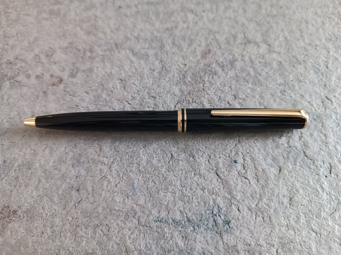 Montblanc - Bolígrafo Montblanc Classic de resina negra - Pen