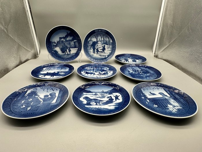 Royal Copenhagen - Wandteller-Set 9-teilig Weihnachtsthemen, Sammlerstücke - Vægtallerken - Porcelæn