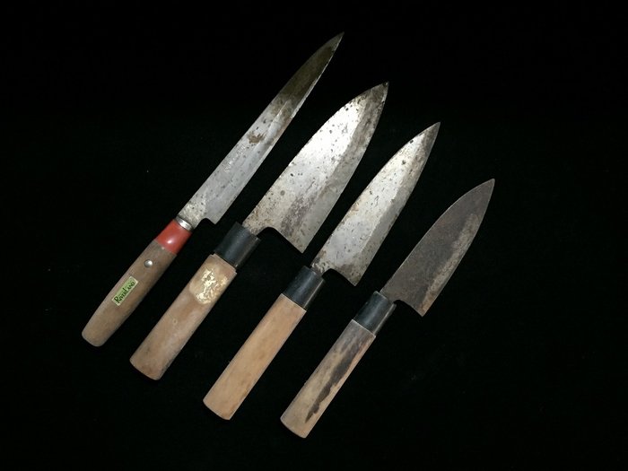 Set of 4 / Japanese Vintage Kitchen Knife / 出刃 DEBA 柳刃 YANAGIBA 三得 SANTOKU - Køkkenkniv - Stål, Træ - Japan