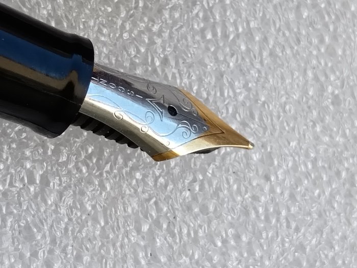 Visconti - Visconti Classic pineneedle celluloid - Fyldepen