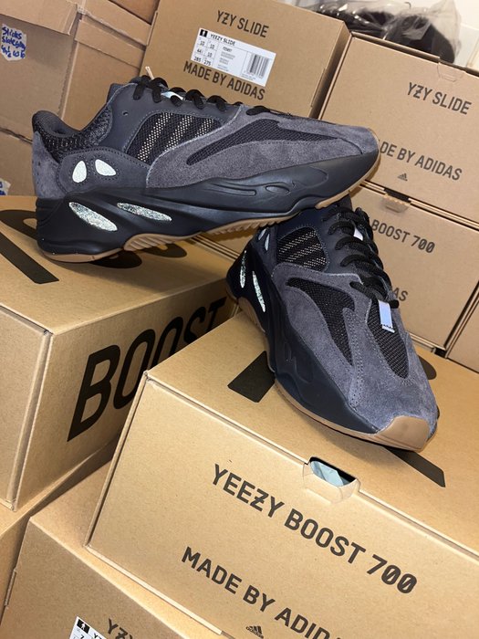 Yeezy X Adidas - 700 Utility Black Sneakers - Størelse: Sko / EU 43