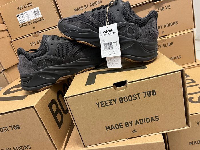 Yeezy X Adidas - 700 Utility Black Sneakers - Størelse: Sko / EU 43