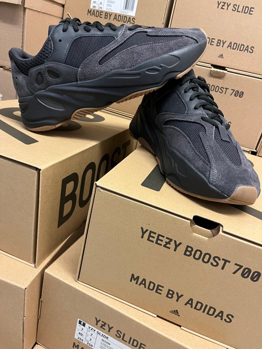 Yeezy X Adidas - 700 Utility Black Sneakers - Størelse: Sko / EU 43