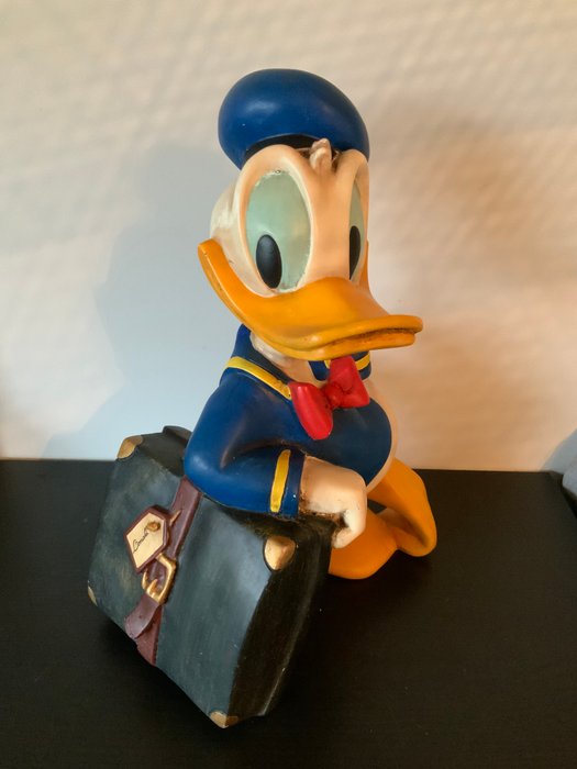 Donald Duck leaning on a travelling suitcase - 50 cm - 1 Figure