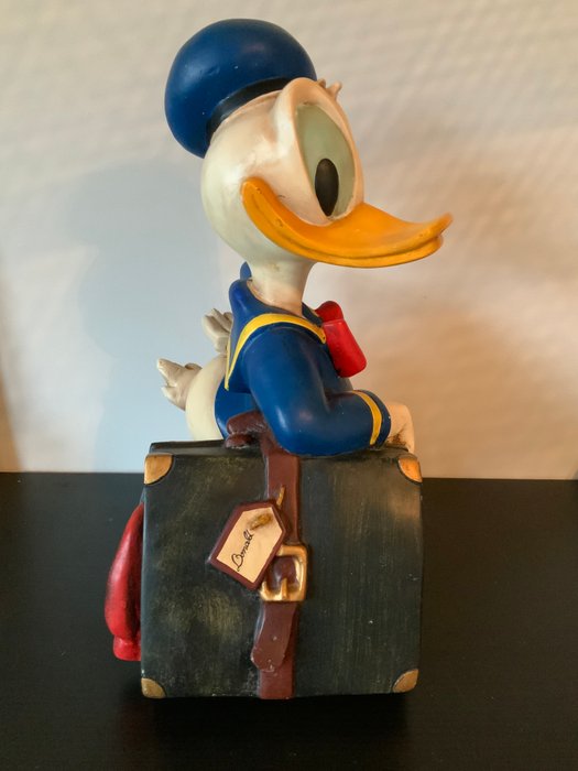 Donald Duck leaning on a travelling suitcase - 50 cm - 1 Figure