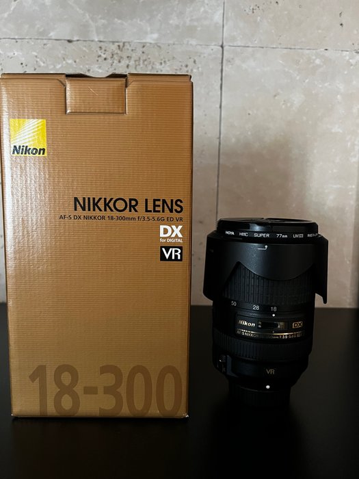 Nikon Nikon AF-S DX NIKKOR 18-300mm f/3.5-6.3G ED VR Zoomobjektiv