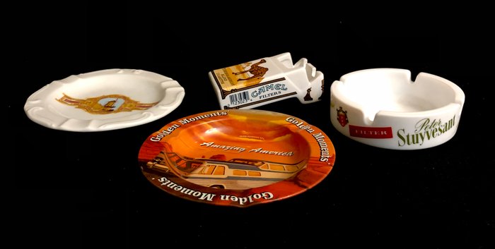 Askebæger  (4) - . A collection - set of four vintage , tobacco , advertising ashtrays from different  famous brands. - Aluminium, Porcelæn