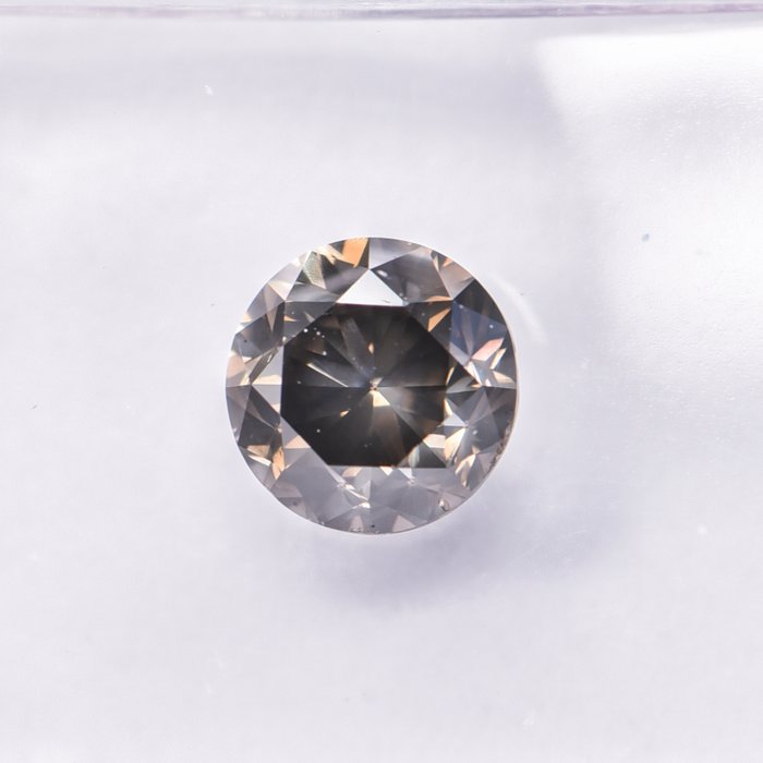 Ingen mindstepris - 1 pcs Diamant  (Naturfarvet)  - 0.95 ct - Rund - Fancy deep Brun, Grålig Gul - SI2 - International Gemological Institute (IGI)