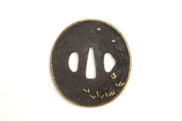 Tsuba med blomster- og fuglemotiver med guldindlæg og forgyldt kant (Fukurin) - Japan - Edo-perioden (1600-1868)