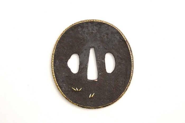 Tsuba med blomster- og fuglemotiver med guldindlæg og forgyldt kant (Fukurin) - Japan - Edo-perioden (1600-1868)