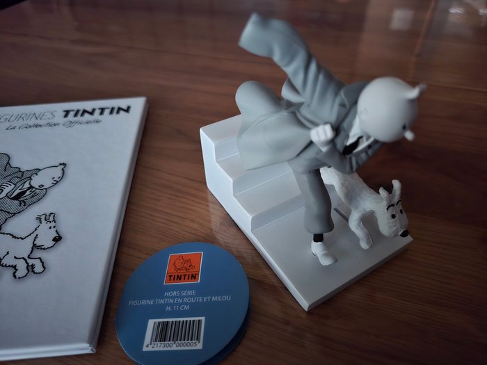 Tintin - Figurine en blanc et noir HS - Tintin en route et milou - L'oreille cassée