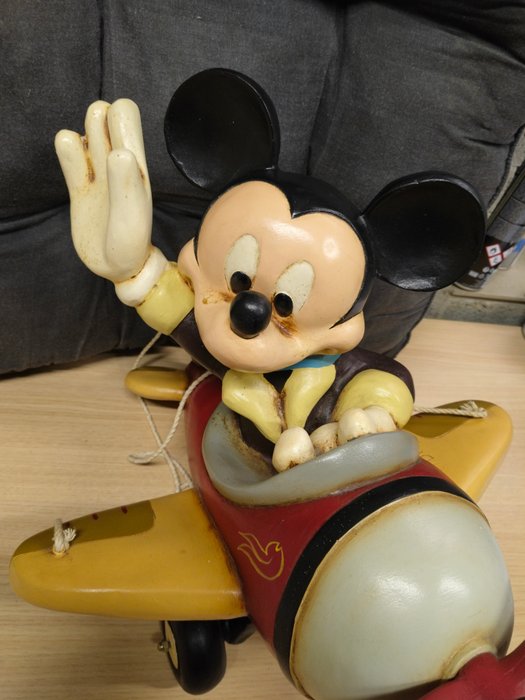 Disney - Mickey Mouse - Waving from his plane