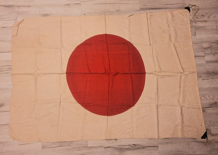 Japan - Hær/infanteri - Militæruniform - Sjælden store gamle japanske brugte krigstiden "Hinomaru flag i brugt kamptilstand.