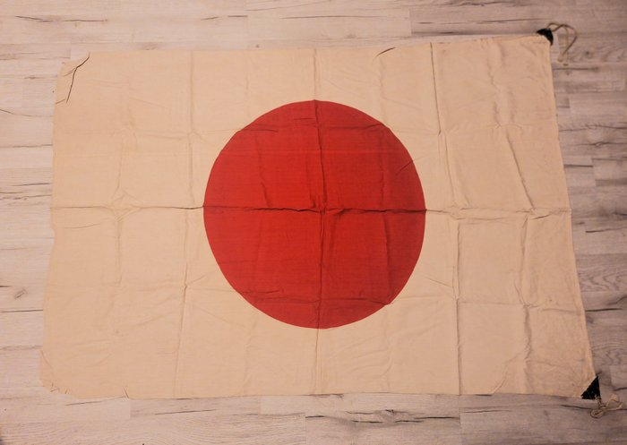 Japan - Hær/infanteri - Militæruniform - Sjælden store gamle japanske brugte krigstiden "Hinomaru flag i brugt kamptilstand.