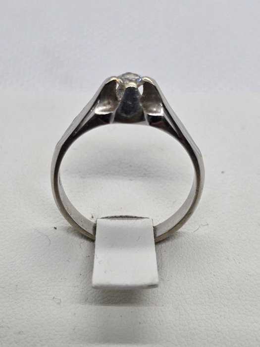 Ring - 18 kraat Hvidguld Diamant (Natur)