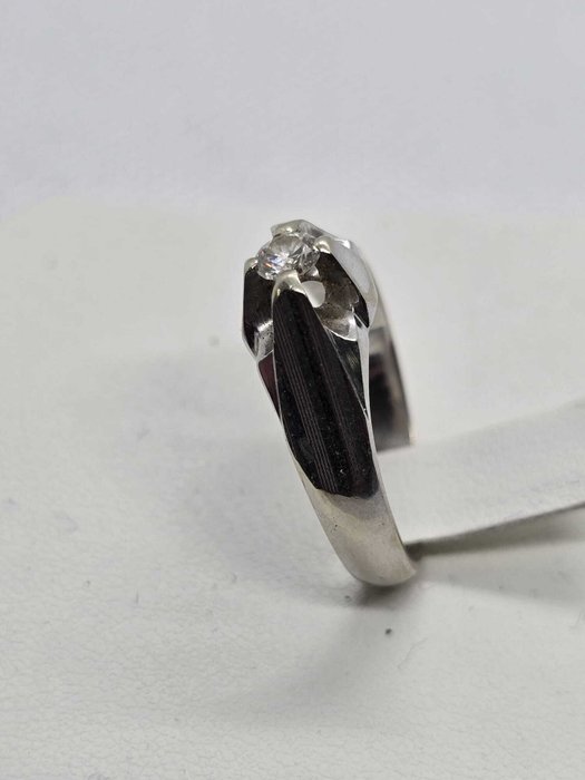 Ring - 18 kraat Hvidguld Diamant (Natur)