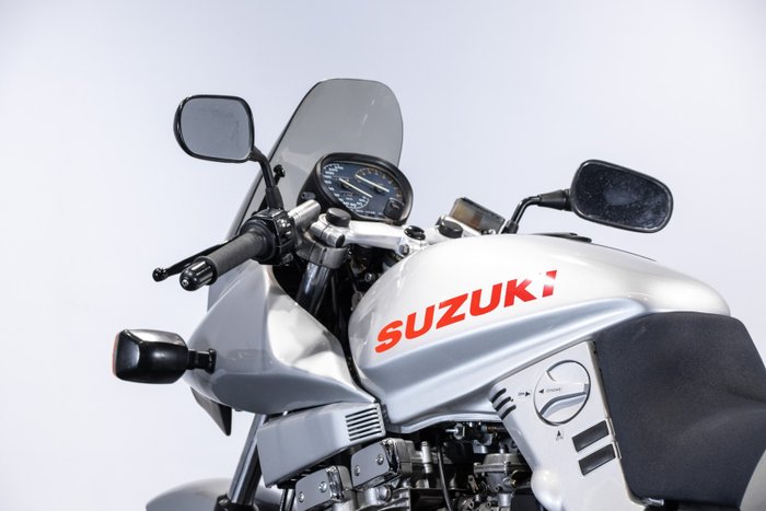 Suzuki - Katana - 1100 cc - 1983