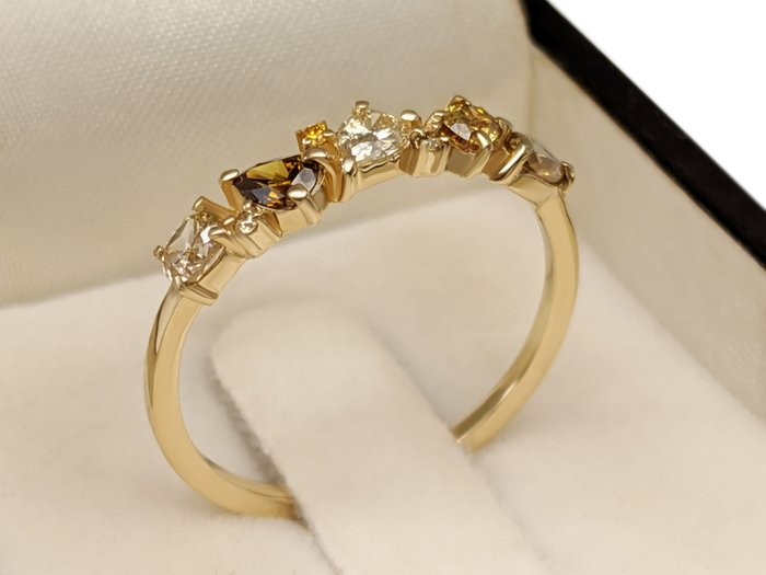 Ingen mindstepris - Ring - 14 karat Gulguld -  0.67ct. tw. Blandede farver Diamant (Naturfarvet) - IGI