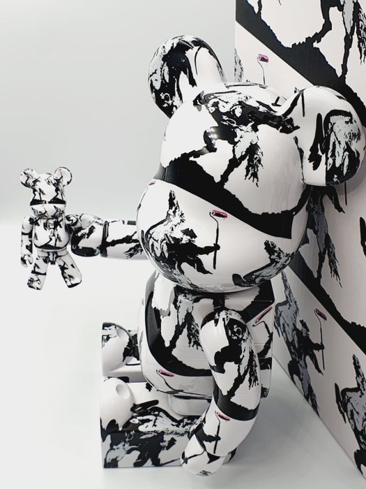 Medicom Toy x Banksy - Be@rbrick 400% + 100%  Banksy Highwayman  bearbrick 2022