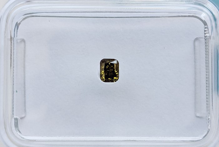 Ingen mindstepris - 1 pcs Diamant  (Naturfarvet)  - 0.13 ct - Pude - Fancy deep Grøn Gul - SI2 - International Gemological Institute (IGI)