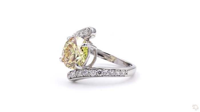 Ring Platin -  3.91ct. tw. Gul Diamant (Laboratoriedyrket diamant i fancy farver) - Diamant