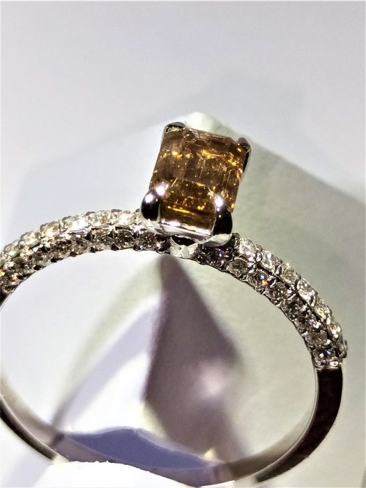 14 karat Hvidguld - Ring - 0.73 ct Diamant - Diamanter