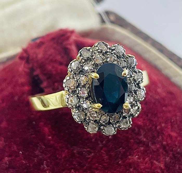 Ingen mindstepris - Ring - 9 kt Gulguld Sølv Safir - Diamant