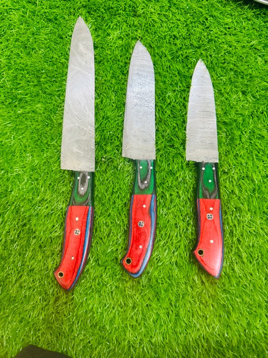 Køkkenkniv - Chef's knife - 1095  15N20 foldet stål og Alaskan træ og skarp kant - Asien