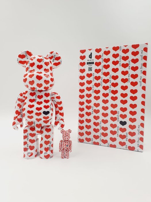 Medicom Toy  x  Amplifier - Be@rbrick Amplifier  Red Heart Chrome  400％ and 100%  Bearbrick 2023