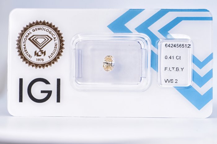 Ingen mindstepris - 1 pcs Diamant  (Naturfarvet)  - 0.41 ct - Oval - Fancy light Brunlig Gul - VVS2 - International Gemological Institute (IGI)