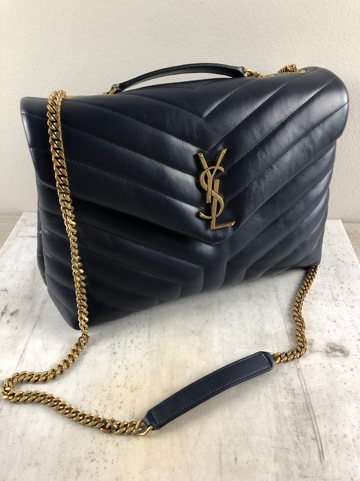 Yves Saint Laurent - LOULOU MEDIUM IN QUILTED LEATHER NAVY - Skuldertaske