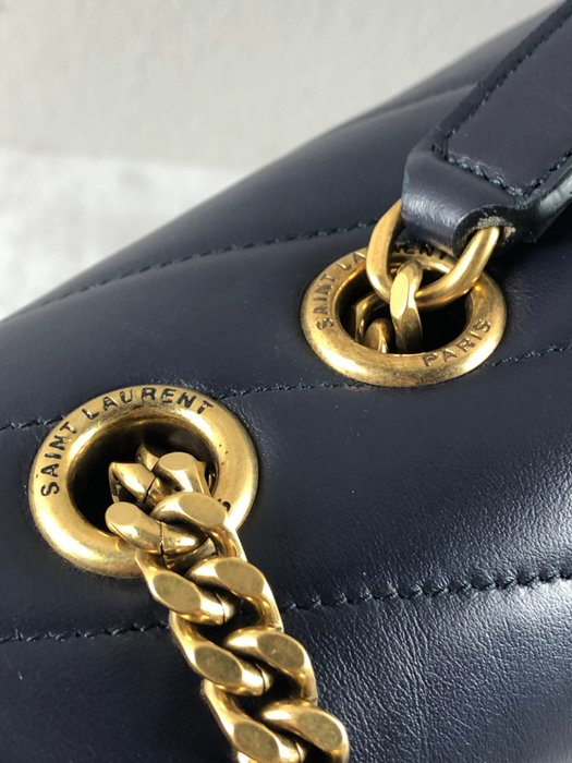 Yves Saint Laurent - LOULOU MEDIUM IN QUILTED LEATHER NAVY - Skuldertaske