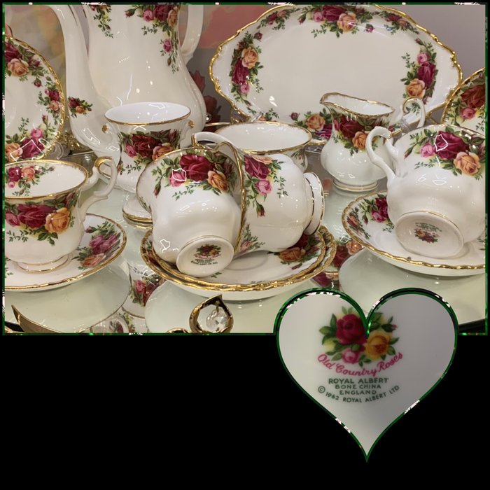 Royal Albert - Kaffesæt (24) - Porcelæn - Gavemåned december