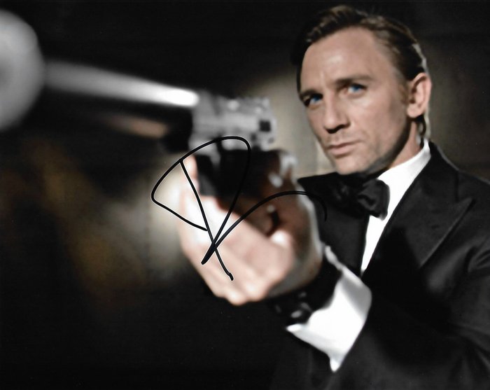 James Bond 007: Casino Royale - Daniel Craig Autographed Photo with b'bc COA.