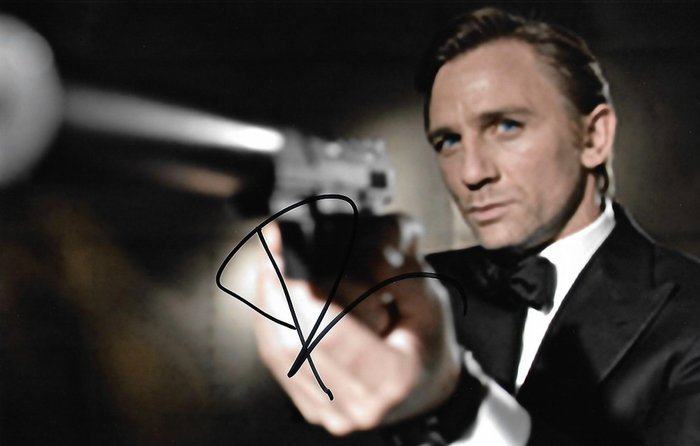 James Bond 007: Casino Royale - Daniel Craig Autographed Photo with b'bc COA.