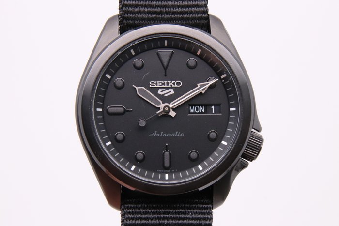 Seiko - Seiko 5 - Ingen mindstepris - SRPE69K1 -  Blackout - Mænd - 2011-nu