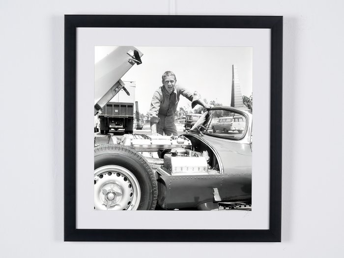 Steve McQueen and his Jaguar XKSS 73 - Fine Art Photography - Luxury Wooden Framed 50X50 cm - Limited Edition Nr 03 of 50 - Serial ID 16812 - Original Certificate (COA), Hologram Logo Editor and QR Code - 100% New items.