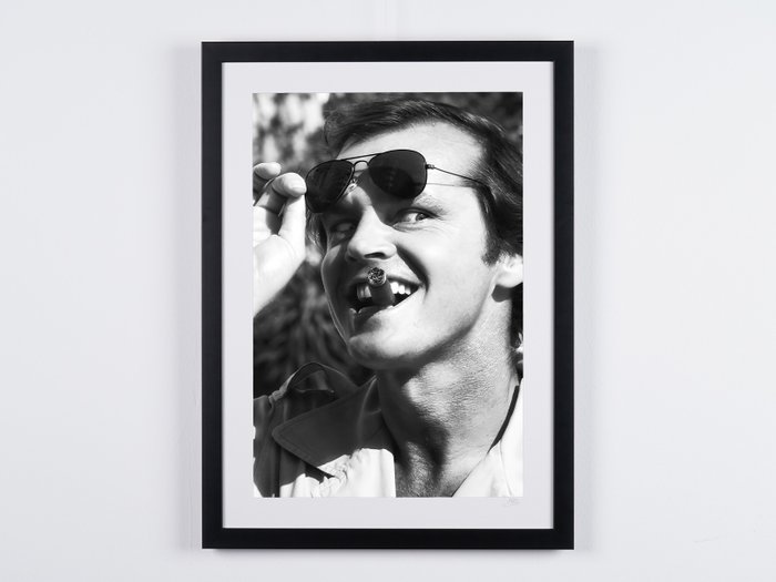 Jack Nicholson - Iconic Devilish Smile with Cigar - Fine Art Photography - Luxury Wooden Framed 70X50 cm - Limited Edition Nr 01 of 50 - Serial ID 15623 - Original Certificate (COA), Hologram Logo Editor and QR Code - 100% New items.